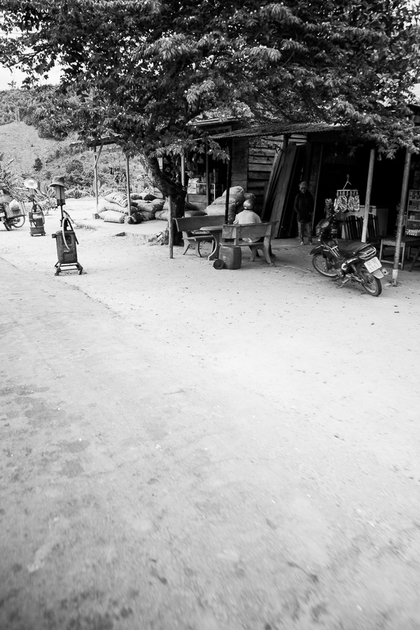 TANKSTELLE / GAS STATION. A Yang, Krông Nô, Lăk, Đắk Lắk, Vietnam